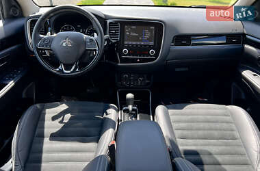 Внедорожник / Кроссовер Mitsubishi Outlander 2021 в 