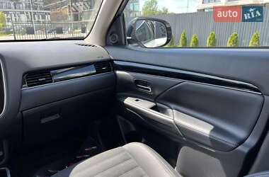 Внедорожник / Кроссовер Mitsubishi Outlander 2021 в 