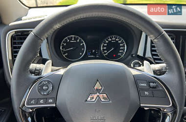 Внедорожник / Кроссовер Mitsubishi Outlander 2021 в 