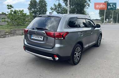 Позашляховик / Кросовер Mitsubishi Outlander 2017 в 