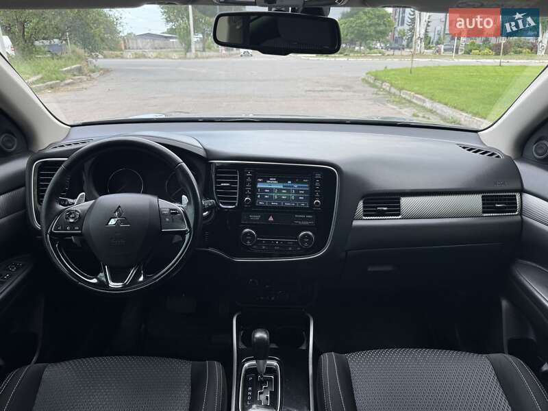 Позашляховик / Кросовер Mitsubishi Outlander 2017 в Дніпрі