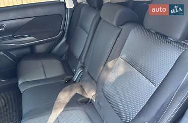 Позашляховик / Кросовер Mitsubishi Outlander 2017 в 