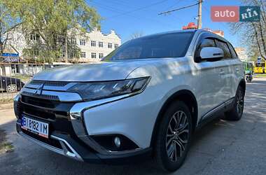 Позашляховик / Кросовер Mitsubishi Outlander 2017 в 