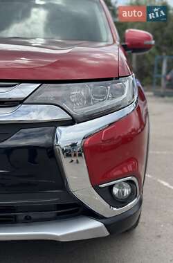 Внедорожник / Кроссовер Mitsubishi Outlander 2016 в 