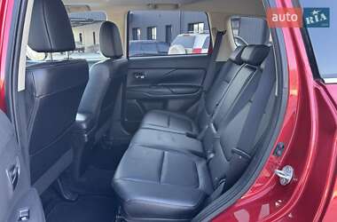 Внедорожник / Кроссовер Mitsubishi Outlander 2016 в 