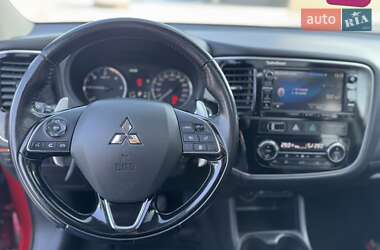 Внедорожник / Кроссовер Mitsubishi Outlander 2016 в 