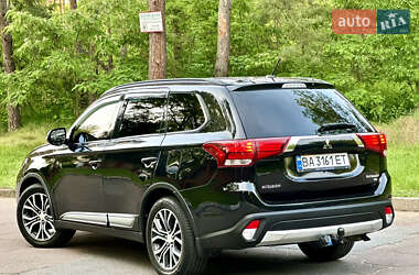 Внедорожник / Кроссовер Mitsubishi Outlander 2016 в 