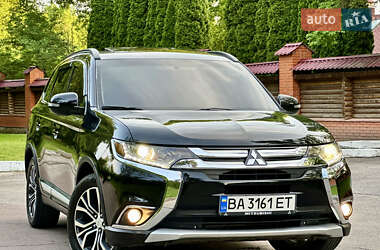 Внедорожник / Кроссовер Mitsubishi Outlander 2016 в 