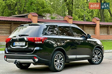Внедорожник / Кроссовер Mitsubishi Outlander 2016 в 