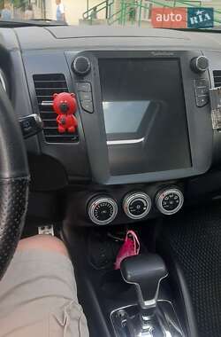 Внедорожник / Кроссовер Mitsubishi Outlander 2008 в 
