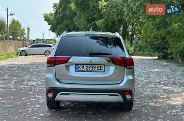 Внедорожник / Кроссовер Mitsubishi Outlander 2019 в 