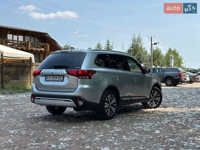 Внедорожник / Кроссовер Mitsubishi Outlander 2019 в Броварах