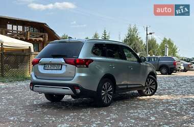 Внедорожник / Кроссовер Mitsubishi Outlander 2019 в 