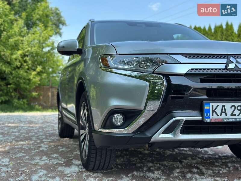Внедорожник / Кроссовер Mitsubishi Outlander 2019 в Броварах