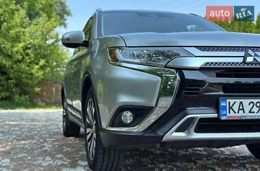 Внедорожник / Кроссовер Mitsubishi Outlander 2019 в 
