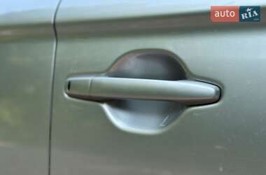 Внедорожник / Кроссовер Mitsubishi Outlander 2019 в 