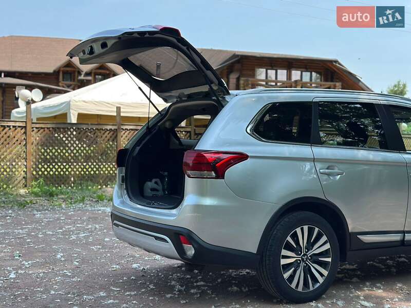 Внедорожник / Кроссовер Mitsubishi Outlander 2019 в Броварах