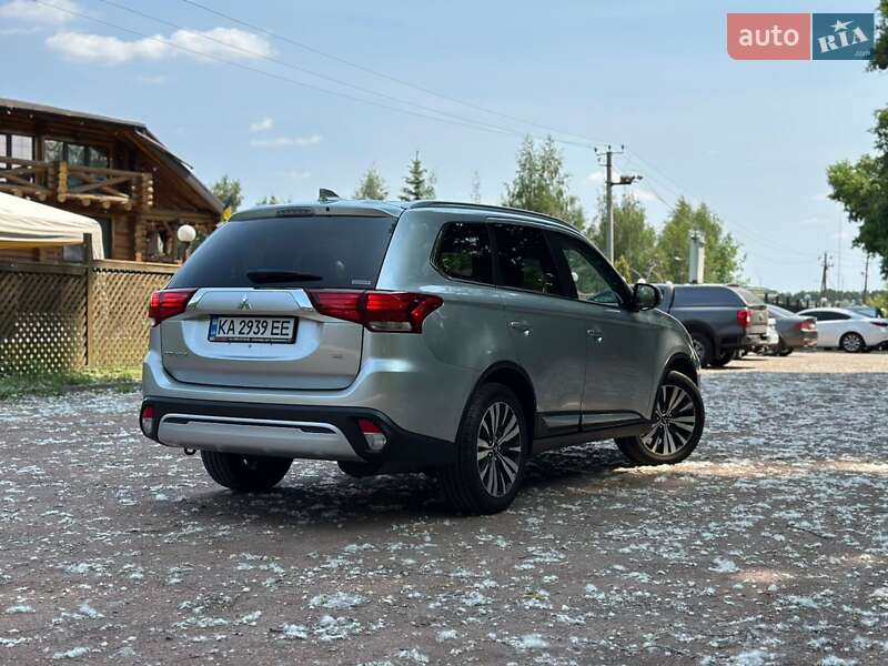 Внедорожник / Кроссовер Mitsubishi Outlander 2019 в Броварах