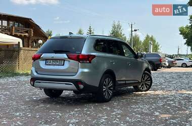 Внедорожник / Кроссовер Mitsubishi Outlander 2019 в 