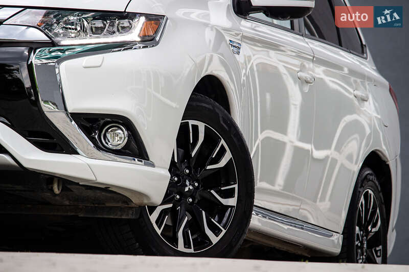 Внедорожник / Кроссовер Mitsubishi Outlander 2017 в Львове