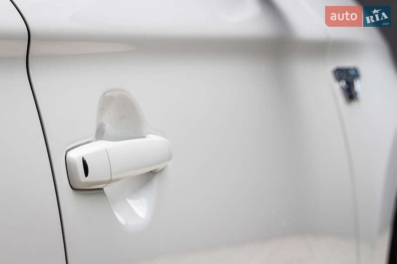 Внедорожник / Кроссовер Mitsubishi Outlander 2017 в Львове