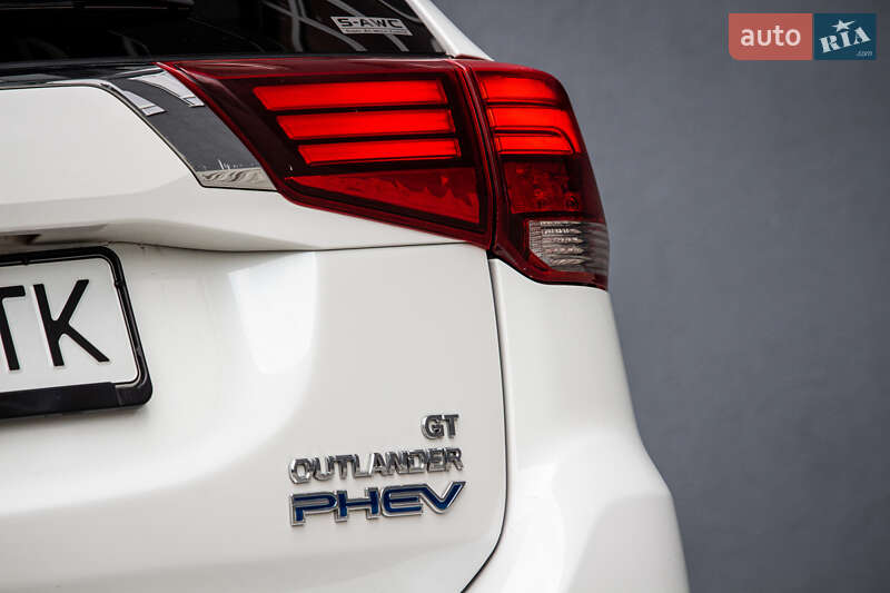 Внедорожник / Кроссовер Mitsubishi Outlander 2017 в Львове