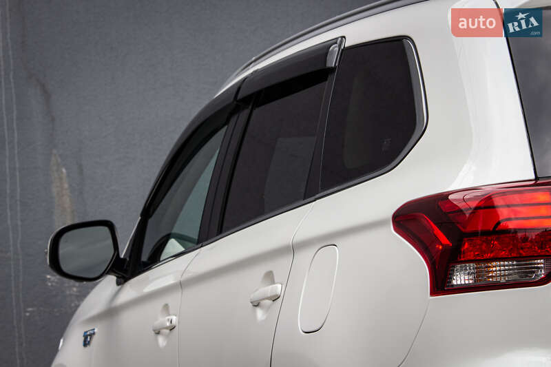 Внедорожник / Кроссовер Mitsubishi Outlander 2017 в Львове