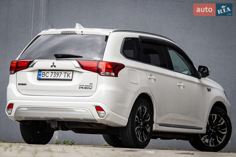 Внедорожник / Кроссовер Mitsubishi Outlander 2017 в Львове