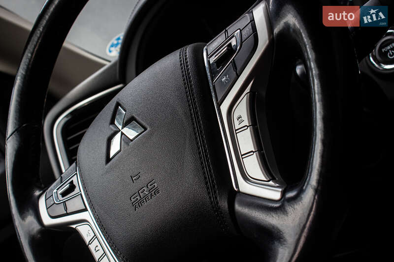 Внедорожник / Кроссовер Mitsubishi Outlander 2017 в Львове