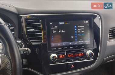 Внедорожник / Кроссовер Mitsubishi Outlander 2020 в 