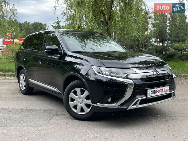 Mitsubishi Outlander 2021