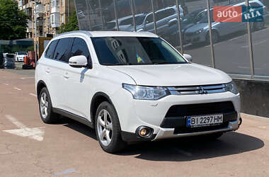 Позашляховик / Кросовер Mitsubishi Outlander 2014 в Києві