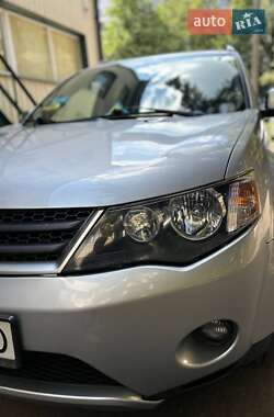 Позашляховик / Кросовер Mitsubishi Outlander 2008 в 