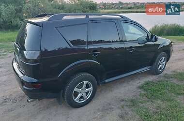 Внедорожник / Кроссовер Mitsubishi Outlander 2011 в 