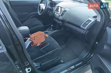 Внедорожник / Кроссовер Mitsubishi Outlander 2011 в 
