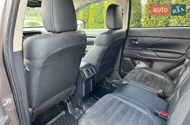 Позашляховик / Кросовер Mitsubishi Outlander 2020 в 