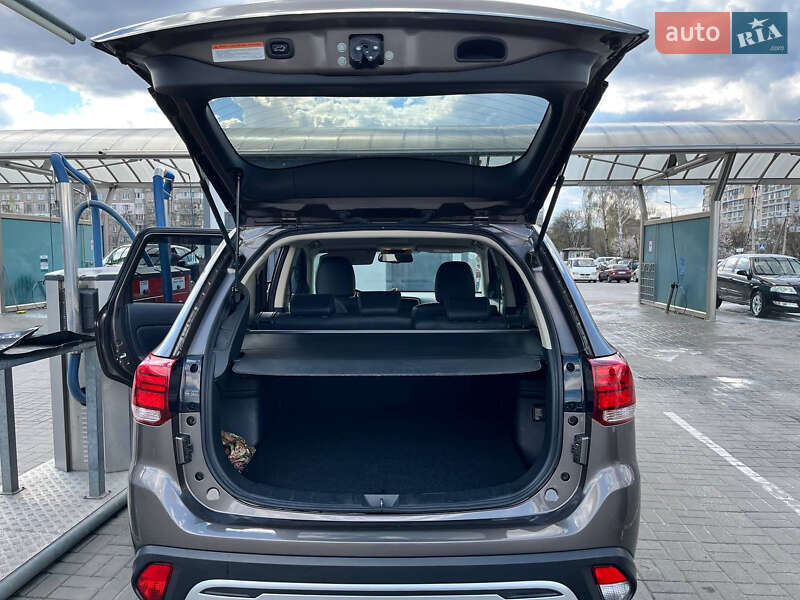 Позашляховик / Кросовер Mitsubishi Outlander 2020 в Черкасах