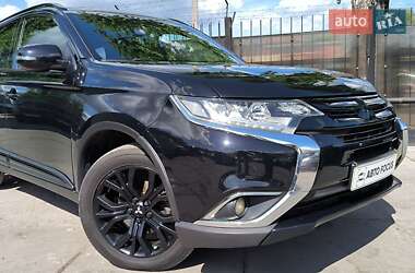 Позашляховик / Кросовер Mitsubishi Outlander 2018 в 