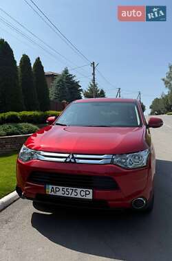 Позашляховик / Кросовер Mitsubishi Outlander 2014 в 