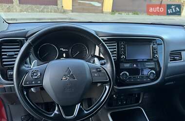 Позашляховик / Кросовер Mitsubishi Outlander 2017 в 
