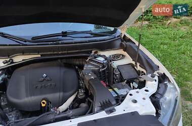 Внедорожник / Кроссовер Mitsubishi Outlander 2009 в 