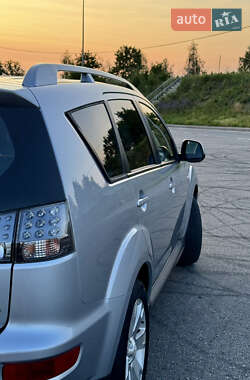 Внедорожник / Кроссовер Mitsubishi Outlander 2010 в 