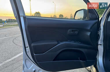 Внедорожник / Кроссовер Mitsubishi Outlander 2010 в 