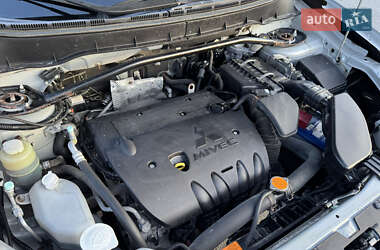Внедорожник / Кроссовер Mitsubishi Outlander 2010 в 