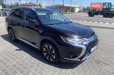 Внедорожник / Кроссовер Mitsubishi Outlander 2018 в 