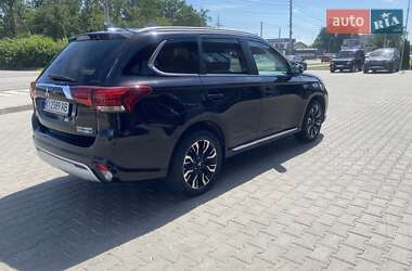 Внедорожник / Кроссовер Mitsubishi Outlander 2018 в 