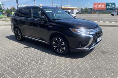 Внедорожник / Кроссовер Mitsubishi Outlander 2018 в 