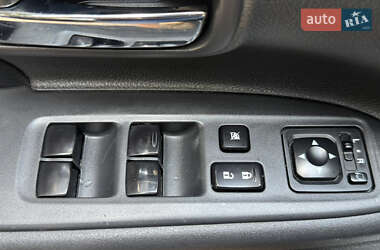 Внедорожник / Кроссовер Mitsubishi Outlander 2012 в 
