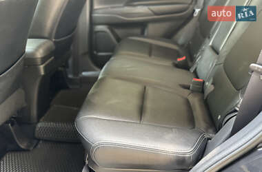 Внедорожник / Кроссовер Mitsubishi Outlander 2012 в 