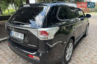 Внедорожник / Кроссовер Mitsubishi Outlander 2012 в 